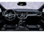 Volvo V60 2.0 T8 Plug-in Hybrid AWD Plus Dark | SOH 100% | Trekhaak | Sportstoelen | Panoramadak | Harman Kardon Audio | Head-up Display | 360 Graden Camera | Stoelverwarming voor en achter | Keyless Entry | Elektrische Achterklep | Elektrisch Verstelbare Voorstoelen | Cruise Control Adaptief | BLIS | Google Navigatie | Apple Carplay | Android Auto