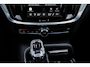 Volvo V60 2.0 T8 Plug-in Hybrid AWD Plus Dark | SOH 100% | Trekhaak | Sportstoelen | Panoramadak | Harman Kardon Audio | Head-up Display | 360 Graden Camera | Stoelverwarming voor en achter | Keyless Entry | Elektrische Achterklep | Elektrisch Verstelbare Voorstoelen | Cruise Control Adaptief | BLIS | Google Navigatie | Apple Carplay | Android Auto