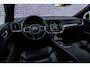 Volvo V60 2.0 T8 Plug-in Hybrid AWD Plus Dark | SOH 100% | Trekhaak | Sportstoelen | Panoramadak | Harman Kardon Audio | Head-up Display | 360 Graden Camera | Stoelverwarming voor en achter | Keyless Entry | Elektrische Achterklep | Elektrisch Verstelbare Voorstoelen | Cruise Control Adaptief | BLIS | Google Navigatie | Apple Carplay | Android Auto