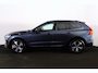 Volvo XC60 T8 Recharge AWD Plus Dark - Panorama/schuifdak - IntelliSafe Assist & Surround - Harman/Kardon audio - Adaptieve LED koplampen - Parkeercamera achter - Verwarmde voorstoelen, stuur & achterbank - Parkeersensoren voor & achter - Elektr. bedienb. voorstoelen met geheugen - Draadloze tel. lader - Standkachel - Inklapbare trekhaak - 19' LMV