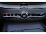 Volvo XC60 T8 Recharge AWD Plus Dark - Panorama/schuifdak - IntelliSafe Assist & Surround - Harman/Kardon audio - Adaptieve LED koplampen - Parkeercamera achter - Verwarmde voorstoelen, stuur & achterbank - Parkeersensoren voor & achter - Elektr. bedienb. voorstoelen met geheugen - Draadloze tel. lader - Standkachel - Inklapbare trekhaak - 19' LMV
