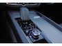 Volvo XC60 T8 Recharge AWD Plus Dark - Panorama/schuifdak - IntelliSafe Assist & Surround - Harman/Kardon audio - Adaptieve LED koplampen - Parkeercamera achter - Verwarmde voorstoelen, stuur & achterbank - Parkeersensoren voor & achter - Elektr. bedienb. voorstoelen met geheugen - Draadloze tel. lader - Standkachel - Inklapbare trekhaak - 19' LMV