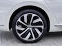 Volkswagen Arteon 1.4 TSI eHybrid R-Line Business+ | Incl. 12 maanden Garantie | SOH 99% | Stoel verwarming v/a | Achteruitrijcamera | Adaptive cruise controle | Parkeersensoren V+A | Navigatie | Apple CarPlay/Android Auto | Draadloze telefoonlader | Climate controle | Lane assist | Keyless entry/start | 19 Inch LMV | Schakelmogelijkheid aan stuurwiel | Panoramadak | bestuurdersstoel met massage | DAB | Elektrische kofferbakklep | Parkeerassistent | Bluetooth | Isofix |