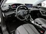 Peugeot e-2008 SUV EV Allure Pack 50 kWh 136pk | Accu 91% | Navigatie | Achteruitrijcamera | 3D Cockpit | Climate Control | Cruise Control | Parkeersensoren | Stoelverwarming | Keyless start | Bluetooth | Apple CarPlay / Android Auto | DAB+ radio | Elektrisch inklapbare spiegels | Donker getint glas | 17" lichtmetalen velgen |