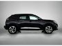 Peugeot e-2008 SUV EV Allure Pack 50 kWh 136pk | Accu 91% | Navigatie | Achteruitrijcamera | 3D Cockpit | Climate Control | Cruise Control | Parkeersensoren | Stoelverwarming | Keyless start | Bluetooth | Apple CarPlay / Android Auto | DAB+ radio | Elektrisch inklapbare spiegels | Donker getint glas | 17" lichtmetalen velgen |