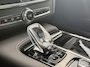 Volvo V90 T8 Plug-in hybrid AWD Ultra Dark | Bowers & Wilkins Premium Audio | Luchtvering | Gelamineerde zijruiten | Semi-Electrische wegklapbare trekhaak | 20" Lichtmetalen velgen | Massage in voorstoelen | Stoelventilatie | Stoelverwarming | 360° Parkeercamera