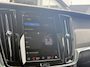 Volvo V90 T8 Plug-in hybrid AWD Ultra Dark | Bowers & Wilkins Premium Audio | Luchtvering | Gelamineerde zijruiten | Semi-Electrische wegklapbare trekhaak | 20" Lichtmetalen velgen | Massage in voorstoelen | Stoelventilatie | Stoelverwarming | 360° Parkeercamera