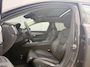 Volvo V90 T8 Plug-in hybrid AWD Ultra Dark | Bowers & Wilkins Premium Audio | Luchtvering | Gelamineerde zijruiten | Semi-Electrische wegklapbare trekhaak | 20" Lichtmetalen velgen | Massage in voorstoelen | Stoelventilatie | Stoelverwarming | 360° Parkeercamera