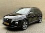 Hyundai Tucson 1.6 T-GDI 265pk PHEV Premium 4WD | Leder | 360 camera | Navigatie | Adaptieve cruise | Lane assist | 19 inch velgen | Keyless | LED | DAB | Stoelverwarming voor&achter | Stoelventilatie | Stuurverwarming | Memory | Elektrische achterklep | Krell audio | Volledig dealeronderhouden | Fabrieksgarantie