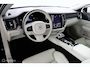 Volvo V60 2.0 T6 Plug-in hybrid AWD Plus Bright | Panoramadak | SOH 96,8% | Adaptieve Cruise | BLISS | Verwarmbare Voorstoelen & Stuurwiel | Verwarmbare Achterbank | 19" Velgen | Stoelventilatie