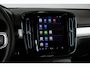 Volvo XC40 B4 Plus Dark | Trekhaak, inklapbaar | Panoramisch schuif-/ kanteldak | Stoel-/ stuurwielverwarming | Premium audio by Harman Kardon | Elektrisch verstelbare voorstoelen met geheugenfunctie | Apple carplay/Android auto | Pilot assist | 18 inch. lichtmetalen velgen | Extra getint glas | Verwarmde voorruit