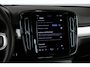 Volvo XC40 B4 Plus Dark | Trekhaak, inklapbaar | Panoramisch schuif-/ kanteldak | Stoel-/ stuurwielverwarming | Premium audio by Harman Kardon | Elektrisch verstelbare voorstoelen met geheugenfunctie | Apple carplay/Android auto | Pilot assist | 18 inch. lichtmetalen velgen | Extra getint glas | Verwarmde voorruit