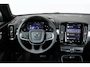 Volvo XC40 B4 Plus Dark | Trekhaak, inklapbaar | Panoramisch schuif-/ kanteldak | Stoel-/ stuurwielverwarming | Premium audio by Harman Kardon | Elektrisch verstelbare voorstoelen met geheugenfunctie | Apple carplay/Android auto | Pilot assist | 18 inch. lichtmetalen velgen | Extra getint glas | Verwarmde voorruit