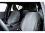 Volvo XC40 B4 Plus Dark | Trekhaak, inklapbaar | Panoramisch schuif-/ kanteldak | Stoel-/ stuurwielverwarming | Premium audio by Harman Kardon | Elektrisch verstelbare voorstoelen met geheugenfunctie | Apple carplay/Android auto | Pilot assist | 18 inch. lichtmetalen velgen | Extra getint glas | Verwarmde voorruit