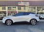 Toyota C-HR / C-HR+ 1.8 Hybrid Bi-Tone Plus | JBL, Dodehoekherkenning, Parkeersensoren, Stoel + Stuurverwarming, LED Pakket
