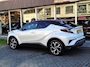 Toyota C-HR / C-HR+ 1.8 Hybrid Bi-Tone Plus | JBL, Dodehoekherkenning, Parkeersensoren, Stoel + Stuurverwarming, LED Pakket