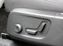 Volvo XC40 2.0 B4 Plus Dark Automaat / Panoramadak / Trekhaak / Nubuck-Microtech bekleding / All-seasonbanden