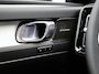 Volvo XC40 2.0 B4 Plus Dark Automaat / Panoramadak / Trekhaak / Nubuck-Microtech bekleding / All-seasonbanden