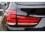 BMW X5 xDrive40e iPerformance High Executive 358pk | M Sportpakket | Achteruitrijcamera | Elektrisch bedienbare achterklep | LED koplampen | Navigatiesysteem full map | Trekhaak elektrisch bedienbaar | Voorstoelen verwarmd | Dealer onderhouden!