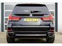 BMW X5 xDrive40e iPerformance High Executive 358pk | M Sportpakket | Achteruitrijcamera | Elektrisch bedienbare achterklep | LED koplampen | Navigatiesysteem full map | Trekhaak elektrisch bedienbaar | Voorstoelen verwarmd | Dealer onderhouden!