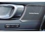 Volvo EX40 Extended Range Ultra 82 kWh - Panorama/schuifdak - IntelliSafe Assist & Surround - 360º Camera - Harman/Kardon audio - Verwarmde voorstoelen, stuur & achterbank - Parkeersensoren voor & achter - Elektr. bedienb. voorstoelen met geheugen links - Draadloze tel. lader - Warmtepomp - 20' LMV