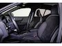 Volvo EX40 Extended Range Ultra 82 kWh - Panorama/schuifdak - IntelliSafe Assist & Surround - 360º Camera - Harman/Kardon audio - Verwarmde voorstoelen, stuur & achterbank - Parkeersensoren voor & achter - Elektr. bedienb. voorstoelen met geheugen links - Draadloze tel. lader - Warmtepomp - 20' LMV
