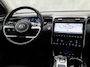 Hyundai Tucson 1.6 T-GDI HEV Comfort 230Pk Automaat (APPLE CARPLAY, GROOT NAVI, CAMERA, STOELVERWARMING, TREKHAAK, SPORTSTOELEN, GETINT GLAS, ADAPTIVE CRUISE, NIEUWSTAAT)