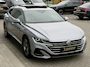 Volkswagen Arteon Shooting Brake 1.4 TSI eHybrid R-Line Business+ | SOH 92,5% | ACC | Stoel/Stuurverwarming | Apple Carplay | Half Elek. Stoelen met massage | Pano | Sfeerverlichting | Achteruitrijcamera |