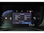 Volvo EX40 Extended Range Ultra 82 kWh - Panorama/schuifdak - IntelliSafe Assist & Surround - 360º Camera - Harman/Kardon audio - Verwarmde voorstoelen, stuur & achterbank - Parkeersensoren voor & achter - Elektr. bedienb. voorstoelen met geheugen links - Draadloze tel. lader - Warmtepomp - Extra getint glas - Inklapbare trekhaak - 19' LMV