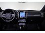 Volvo EX40 Extended Range Ultra 82 kWh - Panorama/schuifdak - IntelliSafe Assist & Surround - 360º Camera - Harman/Kardon audio - Verwarmde voorstoelen, stuur & achterbank - Parkeersensoren voor & achter - Elektr. bedienb. voorstoelen met geheugen links - Draadloze tel. lader - Warmtepomp - Extra getint glas - Inklapbare trekhaak - 19' LMV