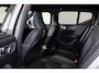 Volvo EX40 Extended Range Ultra 82 kWh - Panorama/schuifdak - IntelliSafe Assist & Surround - 360º Camera - Harman/Kardon audio - Verwarmde voorstoelen, stuur & achterbank - Parkeersensoren voor & achter - Elektr. bedienb. voorstoelen met geheugen links - Draadloze tel. lader - Warmtepomp - Extra getint glas - Inklapbare trekhaak - 19' LMV