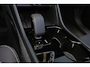 Volvo EX40 Extended Range Ultra 82 kWh - Panorama/schuifdak - IntelliSafe Assist & Surround - 360º Camera - Harman/Kardon audio - Verwarmde voorstoelen, stuur & achterbank - Parkeersensoren voor & achter - Elektr. bedienb. voorstoelen met geheugen links - Draadloze tel. lader - Warmtepomp - Extra getint glas - Inklapbare trekhaak - 19' LMV