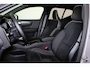Volvo EX40 Extended Range Ultra 82 kWh - Panorama/schuifdak - IntelliSafe Assist & Surround - 360º Camera - Harman/Kardon audio - Verwarmde voorstoelen, stuur & achterbank - Parkeersensoren voor & achter - Elektr. bedienb. voorstoelen met geheugen links - Draadloze tel. lader - Warmtepomp - Extra getint glas - Inklapbare trekhaak - 19' LMV