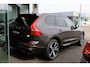 Volvo XC60 2.0 T8 Plug-in AWD Plus Dark | Pano | Memory | El.haak | 21” | Keyless | CarPlay | Stuur/Stoelverwarming