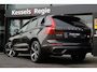 Volvo XC60 2.0 T8 Plug-in AWD Plus Dark | Pano | Memory | El.haak | 21” | Keyless | CarPlay | Stuur/Stoelverwarming