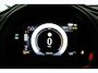 Fiat 500e La Prima 42 kWh 3+1 Panorama Dak | Adaptieve Cruise | Parkeersensoren Voor + Achter | Camera | 17" Lichtmetaal | Achteruitrijcamera | Airco (automatisch) | Apple Carplay/Android Auto|telefoonintegratie premium