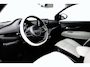 Fiat 500e La Prima 42 kWh 3+1 Panorama Dak | Adaptieve Cruise | Parkeersensoren Voor + Achter | Camera | 17" Lichtmetaal | Achteruitrijcamera | Airco (automatisch) | Apple Carplay/Android Auto|telefoonintegratie premium