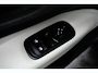 Fiat 500e La Prima 42 kWh 3+1 Panorama Dak | Adaptieve Cruise | Parkeersensoren Voor + Achter | Camera | 17" Lichtmetaal | Achteruitrijcamera | Airco (automatisch) | Apple Carplay/Android Auto|telefoonintegratie premium