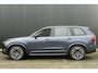 Volvo XC90 T8 455PK Plug-in hybrid AWD Ultra Dark / Bowers & Wilkins / Luchtvering / Gelamineerd Glas / Nappa Leder Met Ventilatie / 21" / Panoramisch Dak / Trekhaak /
