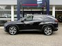 Hyundai Tucson 1.6 T-GDI HEV Premium / Automaat / NL-Auto / Vol-Leder / Adaptieve Cruise-Control / Stoelverwarming V+A / Stoelverkoeling / Stuurverwarming / Elektr.-Verstelbare Stoelen met Geheugen / Elektr.-Achterklep / Apple-Carplay & Android-Auto / Dodehoek-Detectie / Draadloze-Telefoonlader / Keyless / LED / Adaptieve-Koplampen / DAB Radio-Bluetooth / Navi / Flippers / PDC V+A met Rondom-Camerazicht / 19'' LMV / ENZ.