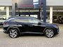 Hyundai Tucson 1.6 T-GDI HEV Premium / Automaat / NL-Auto / Vol-Leder / Adaptieve Cruise-Control / Stoelverwarming V+A / Stoelverkoeling / Stuurverwarming / Elektr.-Verstelbare Stoelen met Geheugen / Elektr.-Achterklep / Apple-Carplay & Android-Auto / Dodehoek-Detectie / Draadloze-Telefoonlader / Keyless / LED / Adaptieve-Koplampen / DAB Radio-Bluetooth / Navi / Flippers / PDC V+A met Rondom-Camerazicht / 19'' LMV / ENZ.