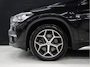 BMW X1 sDrive20i Orange Edition II M Sport [STOELVERWARMING, CRUISE CONTROL, PDC V+A, ELEKTRISCHE STOELEN, HEAD UP DISPLAY, CLIMATE CONTROL, LEDER M STUUR, LEDER STOELEN, ELEKTRISCHE ACHTERKLEP, BLUETOOTH, RADIO, NIEUWSTAAT]