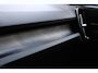 Volvo XC40 1.5 T4 Recharge Plug-in hybrid Plus Dark | Elektrisch Verstelbare Voorstoelen Met Geheugen | Trekhaak Semi Elektrisch Inklapbaar | 20-inch Lichtmetalen Velgen | Harman/Kardon Premium Geluidssysteem | Achteruitrijcamera | Stuurverwarming | Stoelverwarming | Elektrische Achterklep | Adaptieve Cruise Control | Pilot Assist | Apple Carplay | Android Auto |