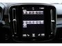 Volvo XC40 1.5 T4 Recharge Plug-in hybrid Plus Dark | Elektrisch Verstelbare Voorstoelen Met Geheugen | Trekhaak Semi Elektrisch Inklapbaar | 20-inch Lichtmetalen Velgen | Harman/Kardon Premium Geluidssysteem | Achteruitrijcamera | Stuurverwarming | Stoelverwarming | Elektrische Achterklep | Adaptieve Cruise Control | Pilot Assist | Apple Carplay | Android Auto |