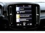 Volvo XC40 1.5 T4 Recharge Plug-in hybrid Plus Dark | Elektrisch Verstelbare Voorstoelen Met Geheugen | Trekhaak Semi Elektrisch Inklapbaar | 20-inch Lichtmetalen Velgen | Harman/Kardon Premium Geluidssysteem | Achteruitrijcamera | Stuurverwarming | Stoelverwarming | Elektrische Achterklep | Adaptieve Cruise Control | Pilot Assist | Apple Carplay | Android Auto |