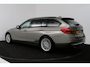BMW 3-Serie 320i Luxury (PANORAMADAK, HEAD-UP, DEALER ONDERHOUDEN, MEMORY SEATS, 360 CAMERA)