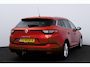Renault Megane Estate 1.2 TCe Limited/ Trekhaak/ Apple + Android/ DAB+/ 16'' LMV/ Keyless/ Navi/ Clima/ Cruise/ Elek. pakket/ Isofix/ Bluetooth/ Armsteun/ Multi. LEDER. Stuur/ Mistl./ PDC/ Chroom/ Extra getint glas/ Dakrails.
