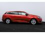 Renault Megane Estate 1.2 TCe Limited/ Trekhaak/ Apple + Android/ DAB+/ 16'' LMV/ Keyless/ Navi/ Clima/ Cruise/ Elek. pakket/ Isofix/ Bluetooth/ Armsteun/ Multi. LEDER. Stuur/ Mistl./ PDC/ Chroom/ Extra getint glas/ Dakrails.