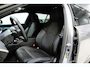 BMW i5 Touring eDrive40 84 kWh * SoH 96% - Trekhaak - Head Up - 360° - Stoelventilatie - Iconic Glow - ACC - Dodehoek *