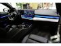 BMW i5 Touring eDrive40 84 kWh * SoH 96% - Trekhaak - Head Up - 360° - Stoelventilatie - Iconic Glow - ACC - Dodehoek *